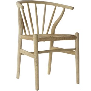 Sillas de comedor de madera natural y ratán de Formentera disponibles en Ibiza